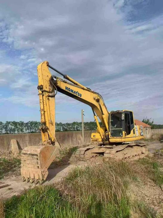 Buy Komatsu PC200-8 Used Excavator / 1