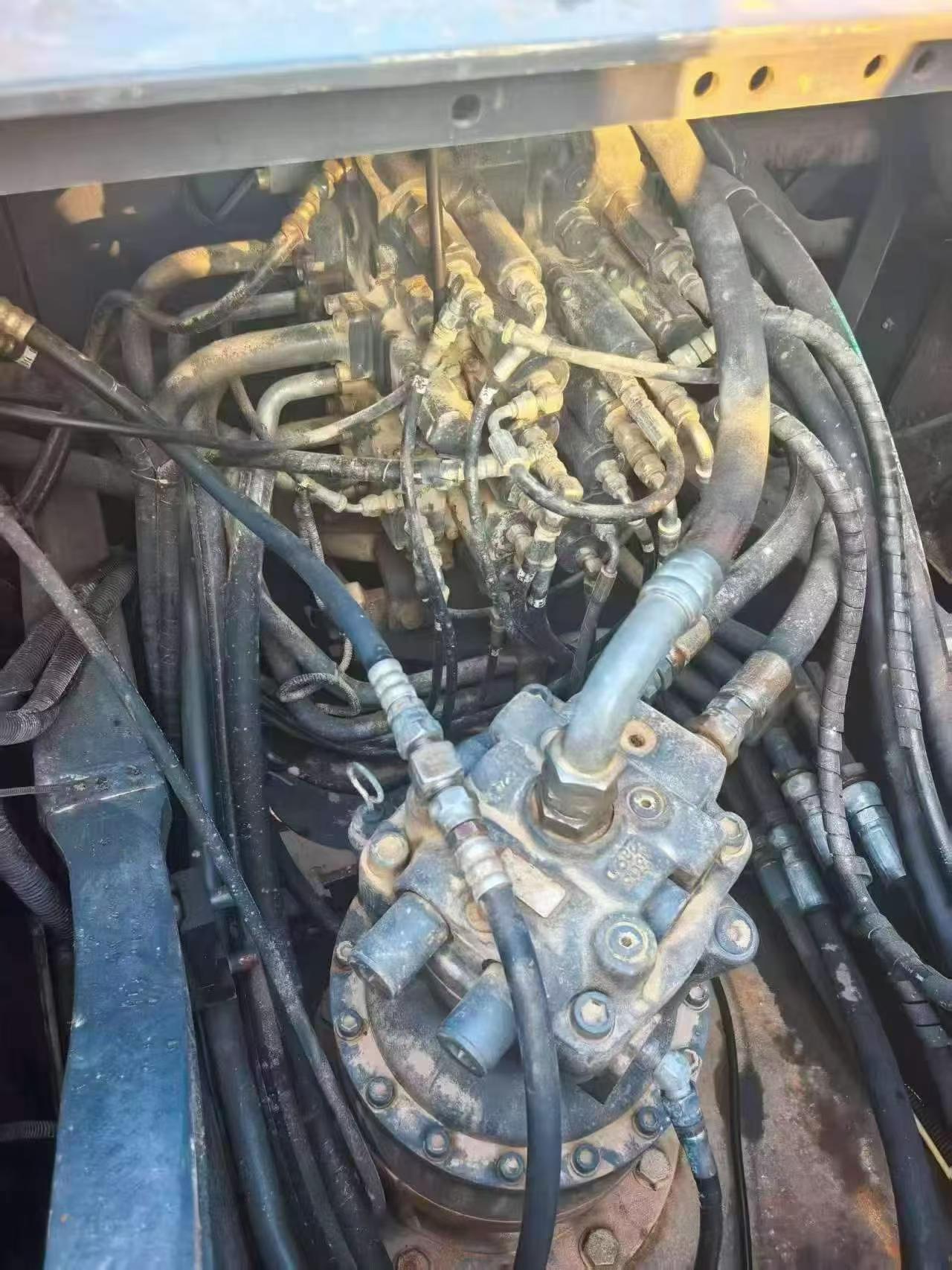 Buy Sumitomo SH200A5 Used Excavator / 4