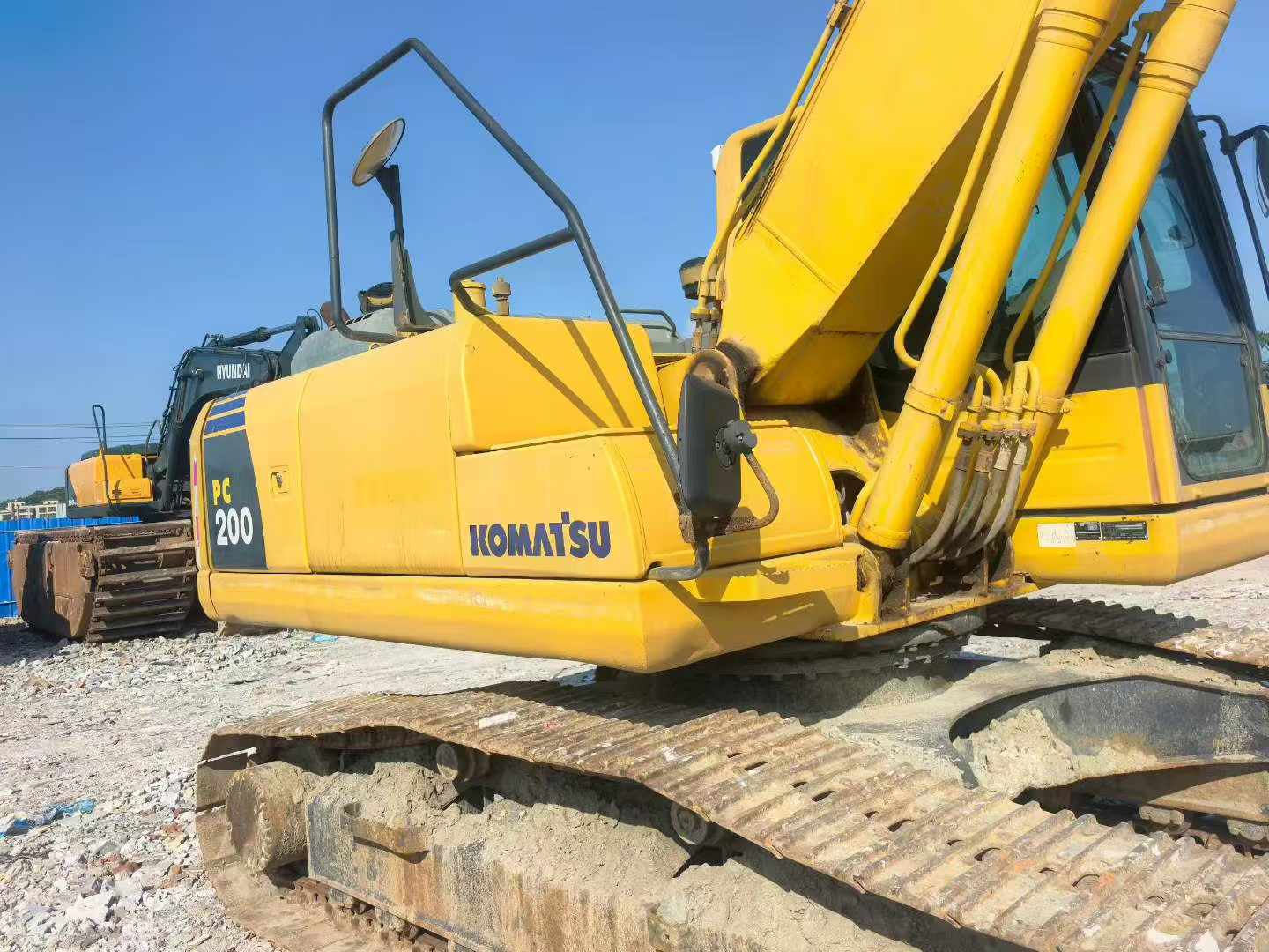 Buy Komatsu PC200-8 Used Excavator / 4