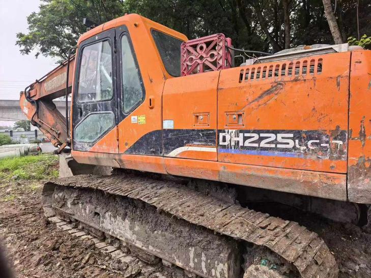 Buy Doosan DH225-7 Used Excavator / 1