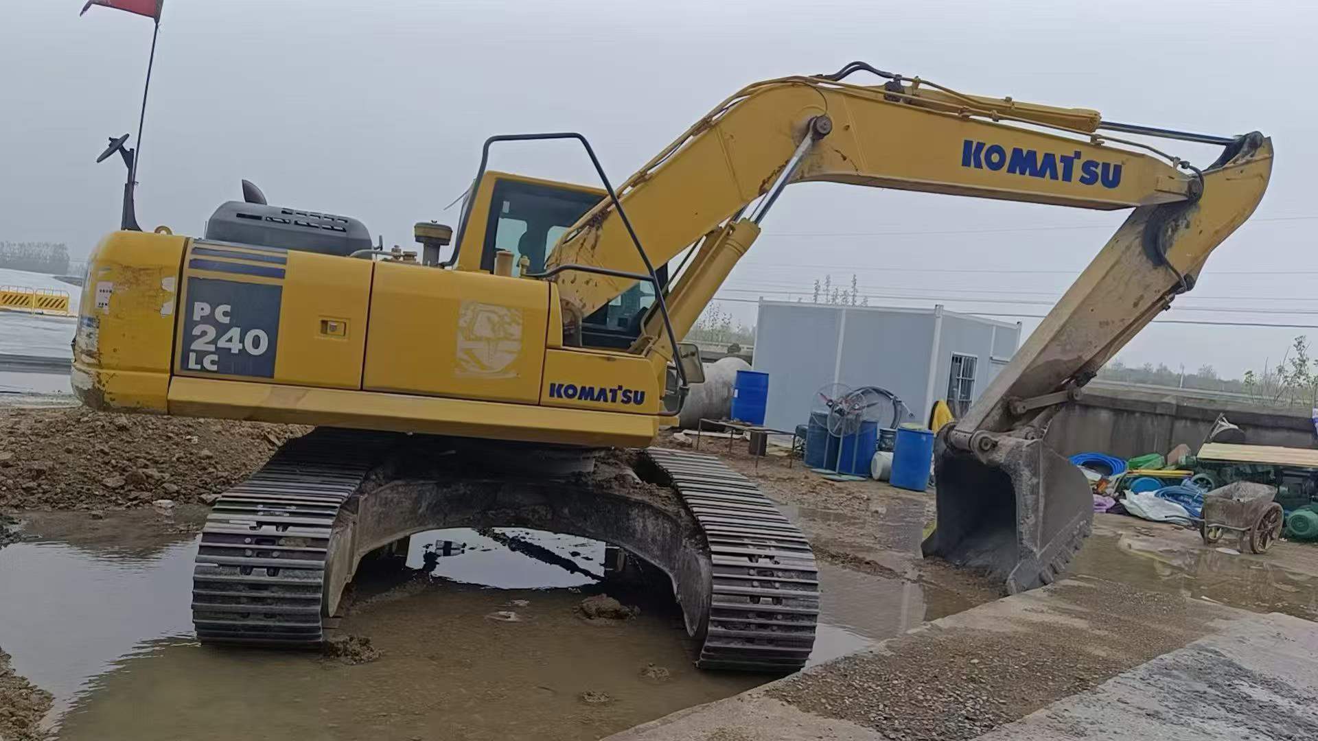 Buy Komatsu PC240-6 Used Excavator / 6