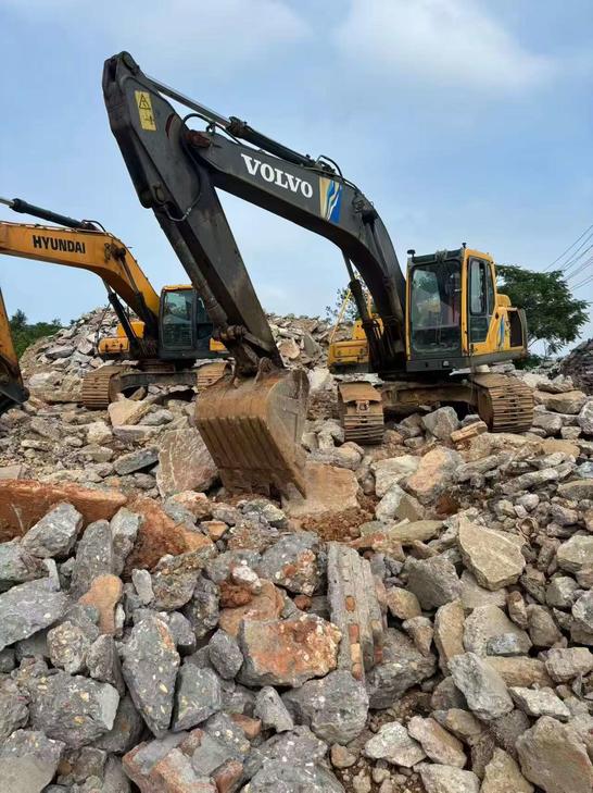 Buy Volvo EC210B Used Excavator / 1