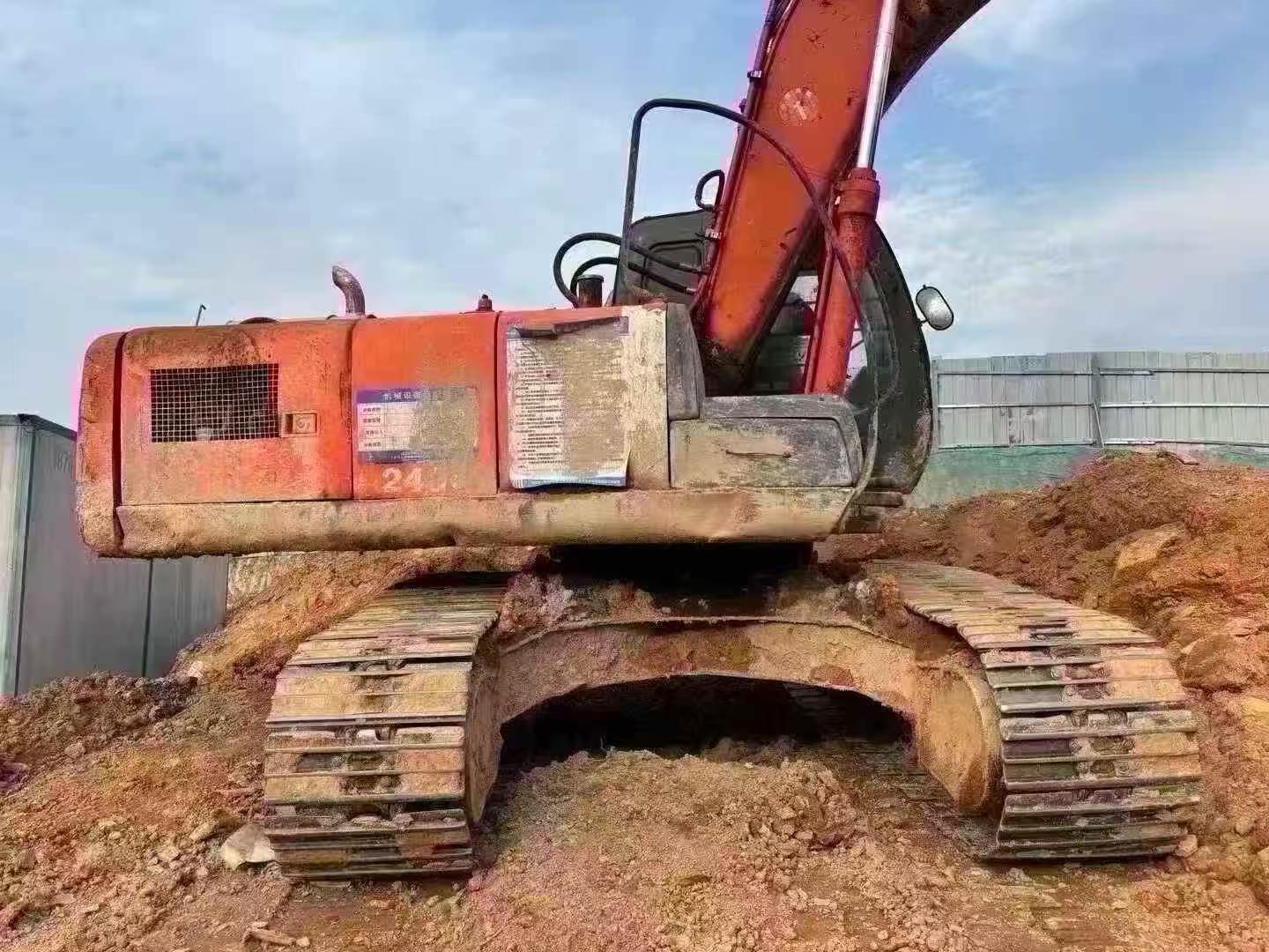Buy Hitachi ZX200-3G Used Excavator / 3