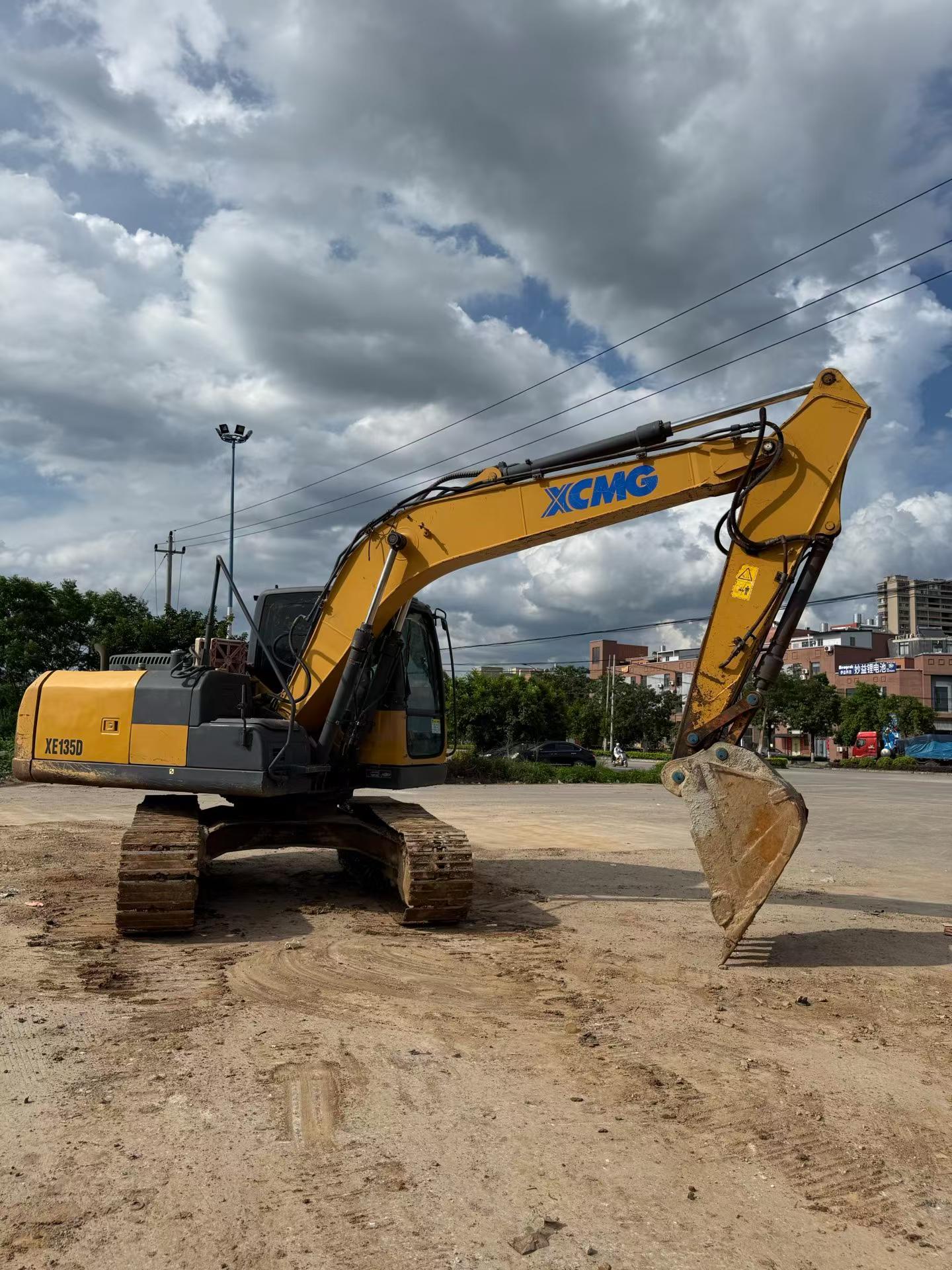 Buy XCMG XE135B Used Excavator / 3