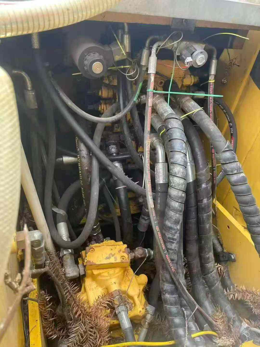 Buy Komatsu PC130 Used Excavator / 4