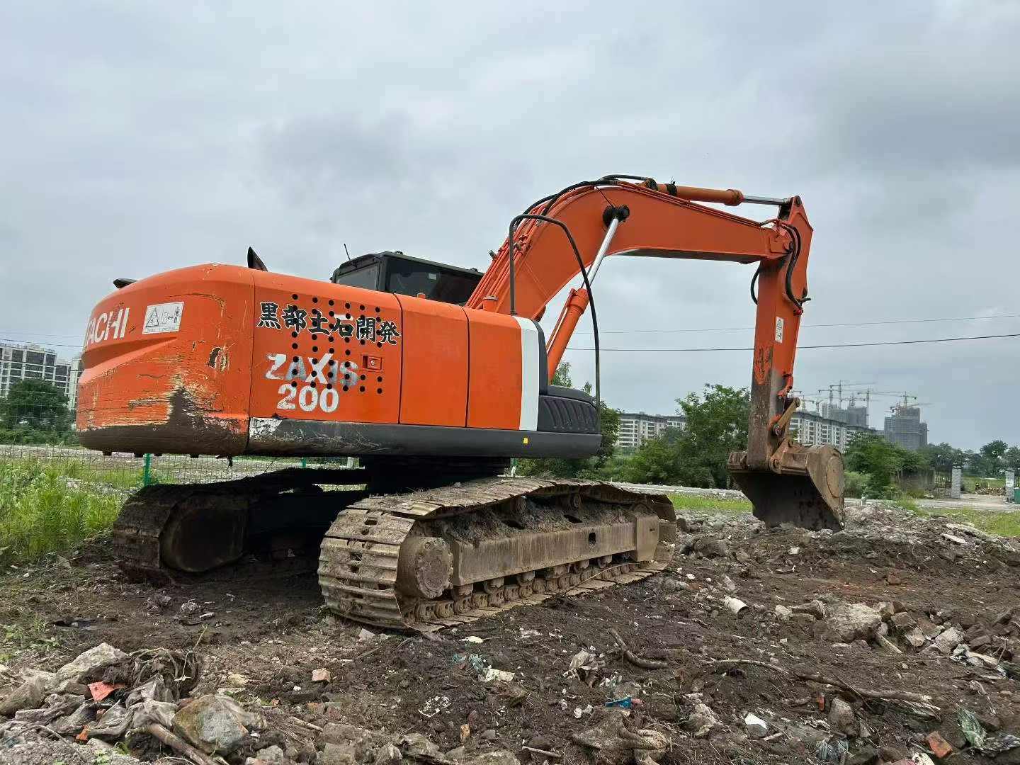 Buy Hitachi EX200-3 Used Excavator / 3