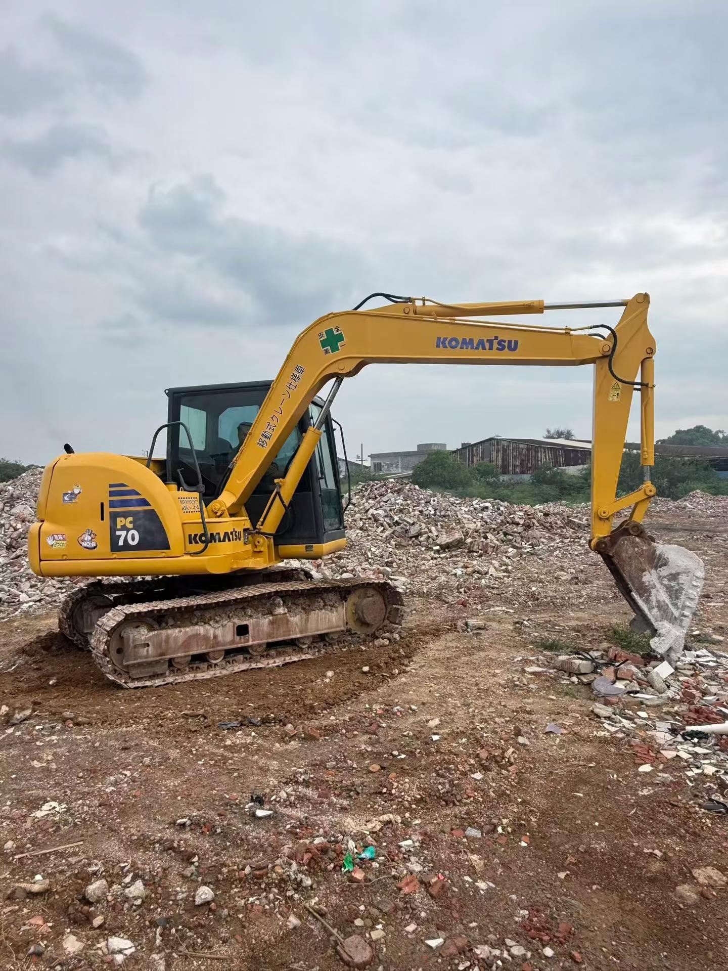 Buy Komatsu PC70 Used Excavator / 3