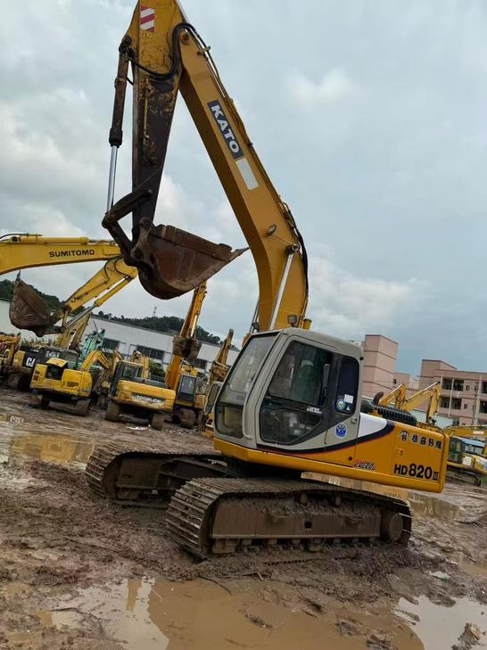 Buy Kato 820-3SP Used Excavator / 1