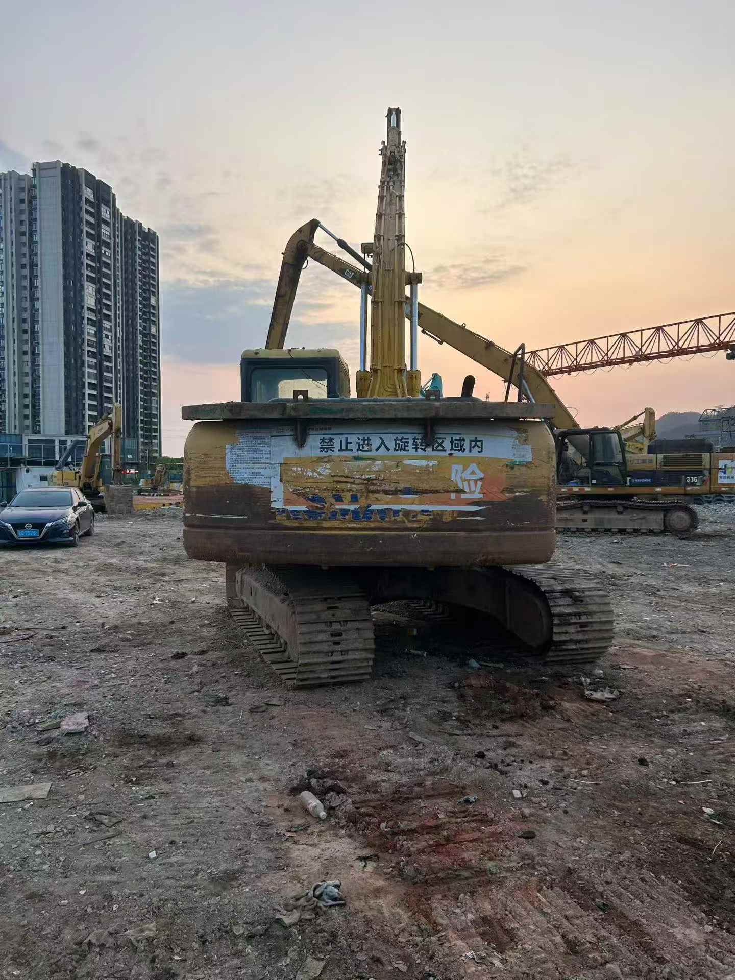 Buy Komatsu PC200-7 Used Excavator / 2