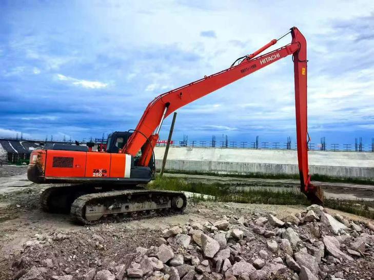 Buy Hitachi EX250-5 Used Excavator / 1