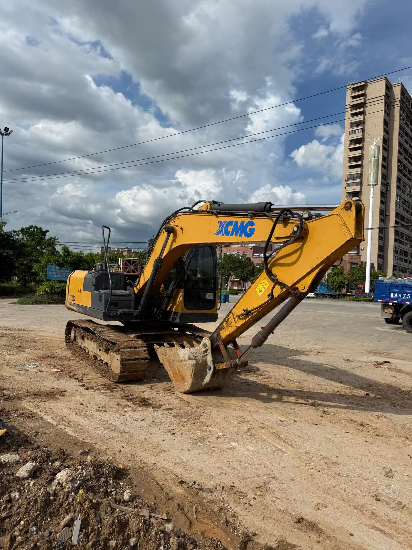 Buy XCMG XE135B Used Excavator / 4