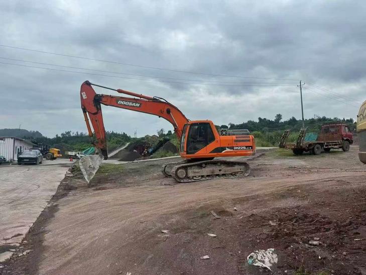 Buy Doosan DH215-9 Used Excavator / 1