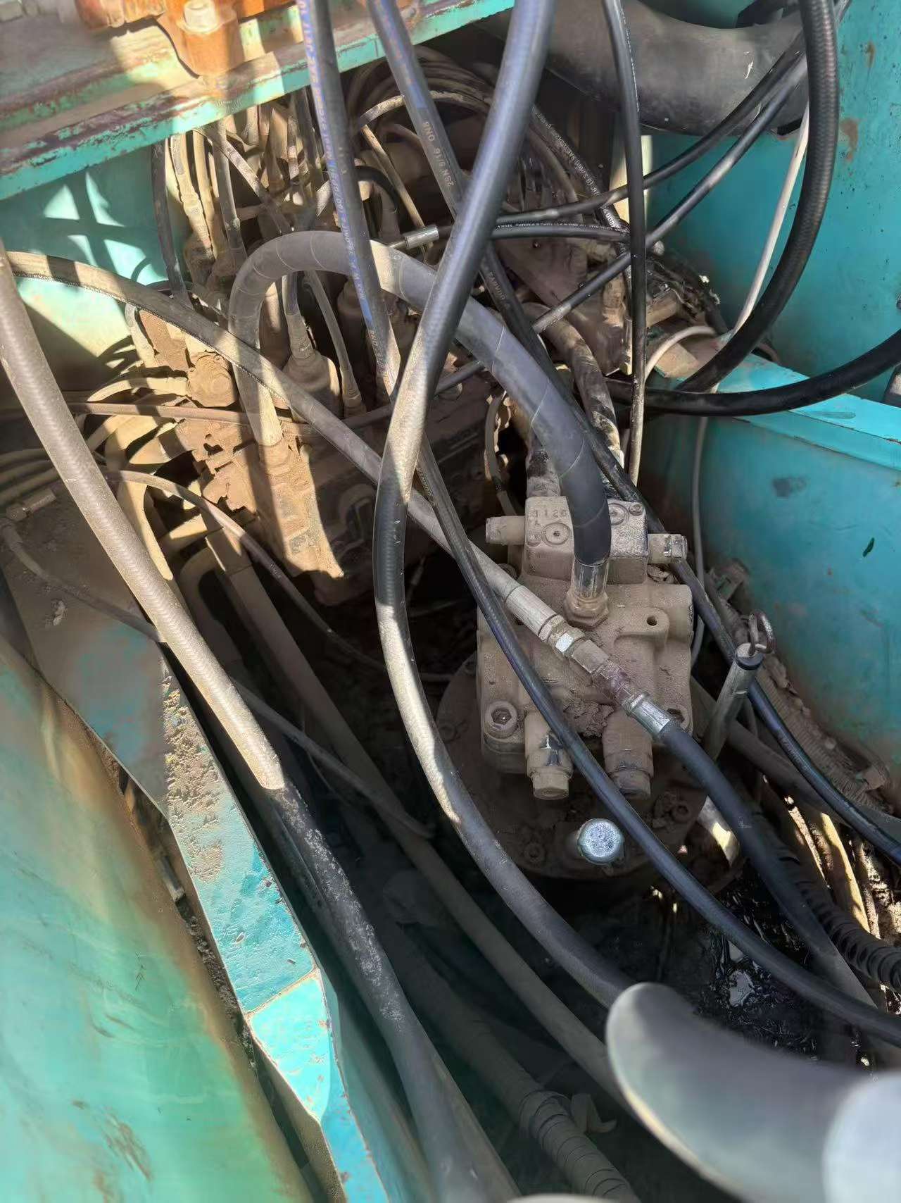 Buy Kobelco SK200 Used Excavator / 4