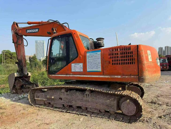 Buy Doosan DH220 Used Excavator / 1