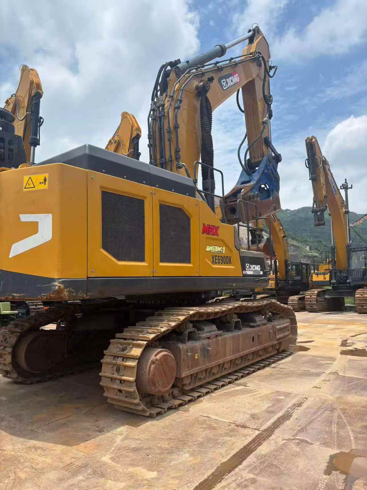 Buy XCMG XE690DK Used Excavator / 7
