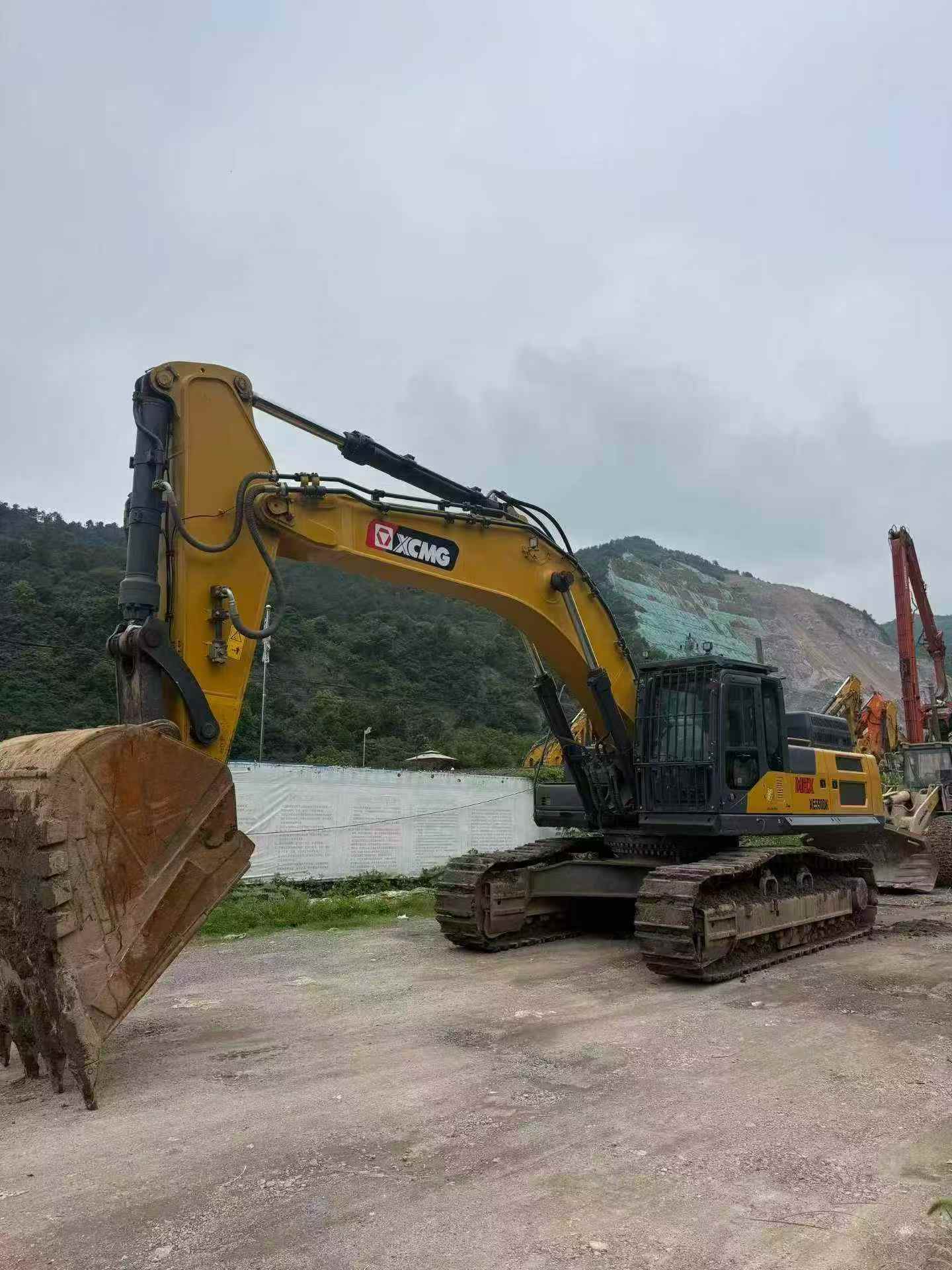 Buy XCMG XE550DK Used Excavator / 3 Buy XCMG XE550DK Used Excavator / 3