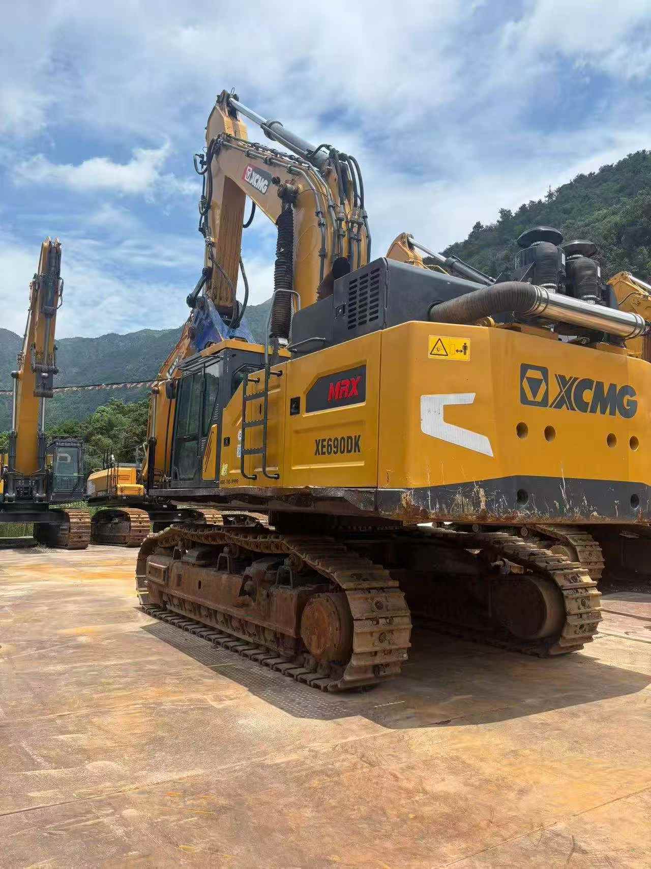 Buy XCMG XE690DK Used Excavator / 5