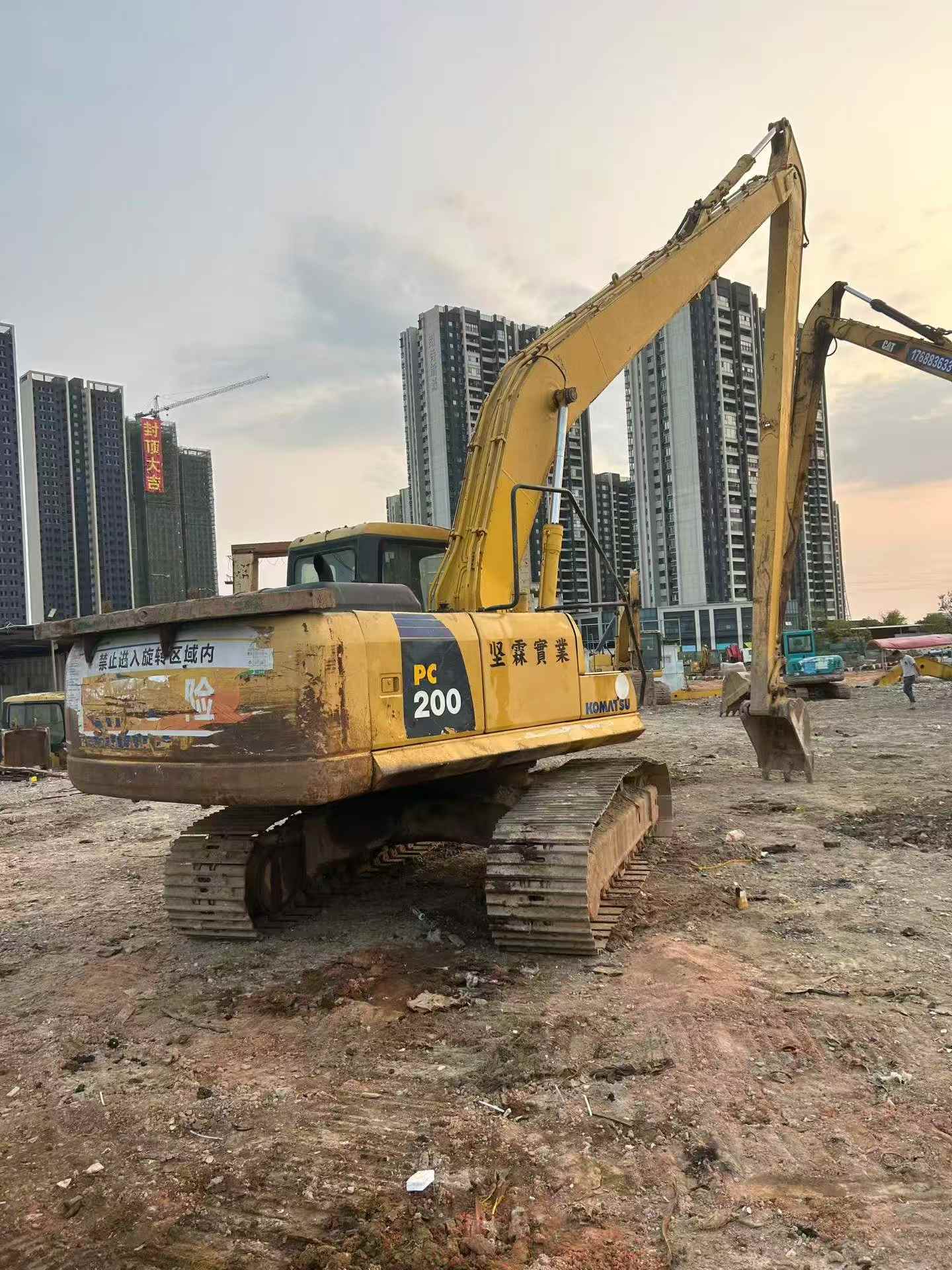 Buy Komatsu PC200-7 Used Excavator / 3
