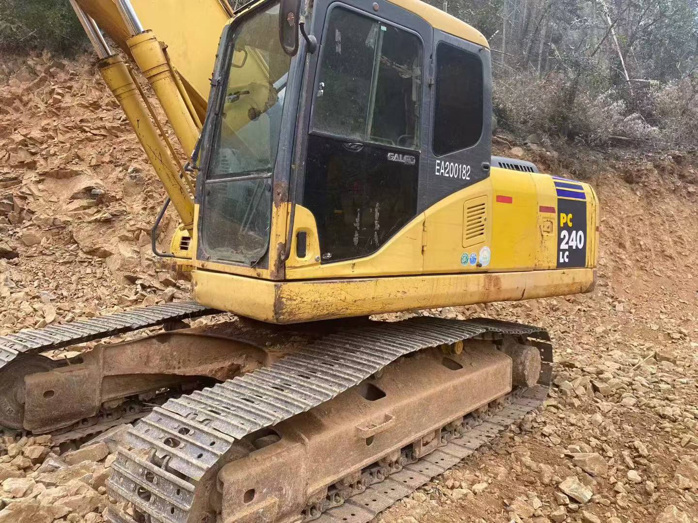 Buy Komatsu PC200-7 Used Excavator / 4
