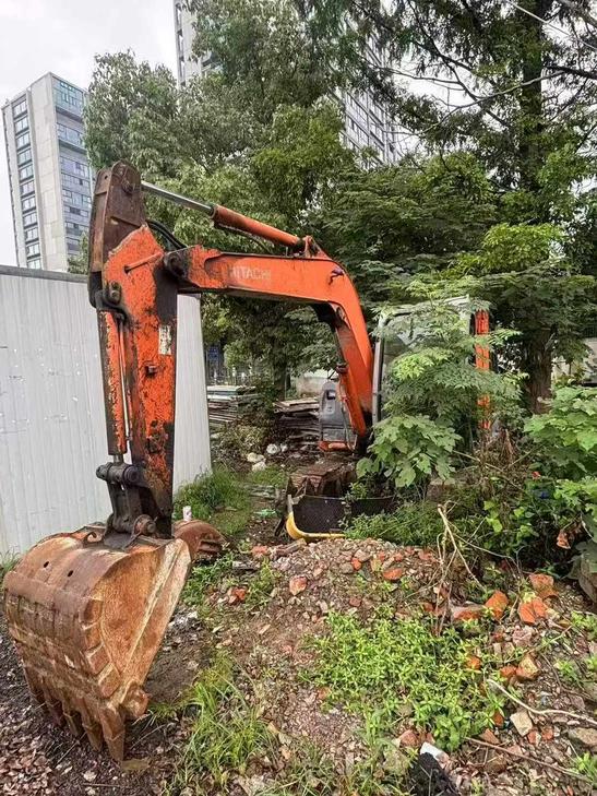 Buy Hitachi EX60-6 Used Excavator / 1