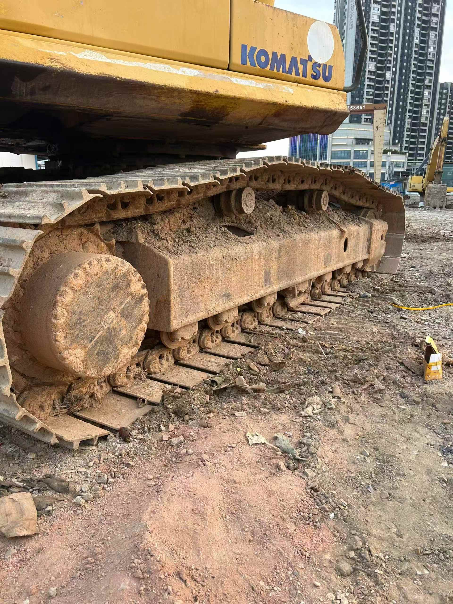 Buy Komatsu PC200-7 Used Excavator / 4