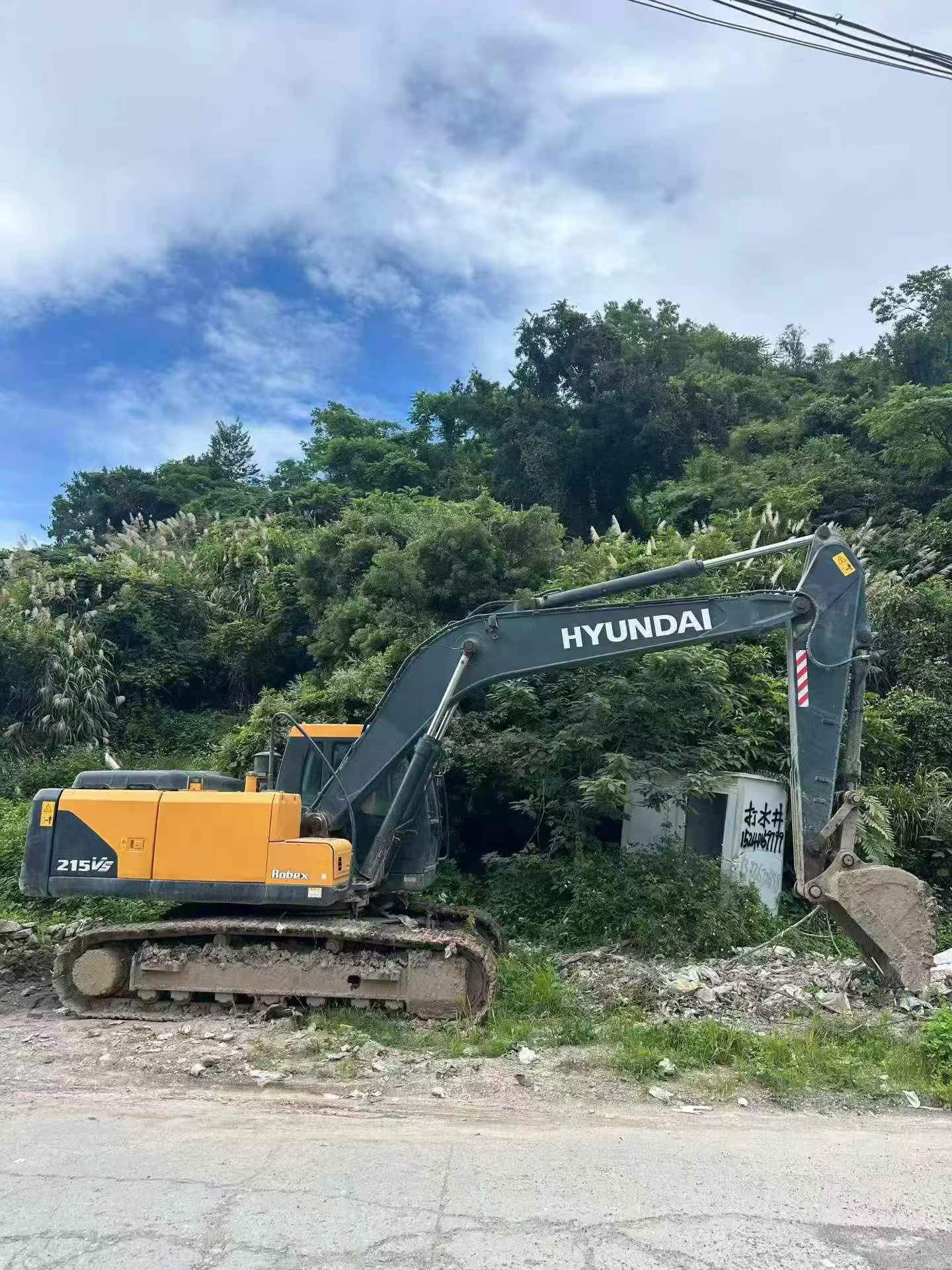 Buy Hyundai R215VS Used Excavator / 2