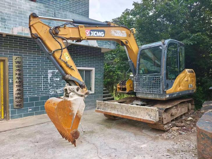 Buy XCMG XE75C Used Excavator / 1