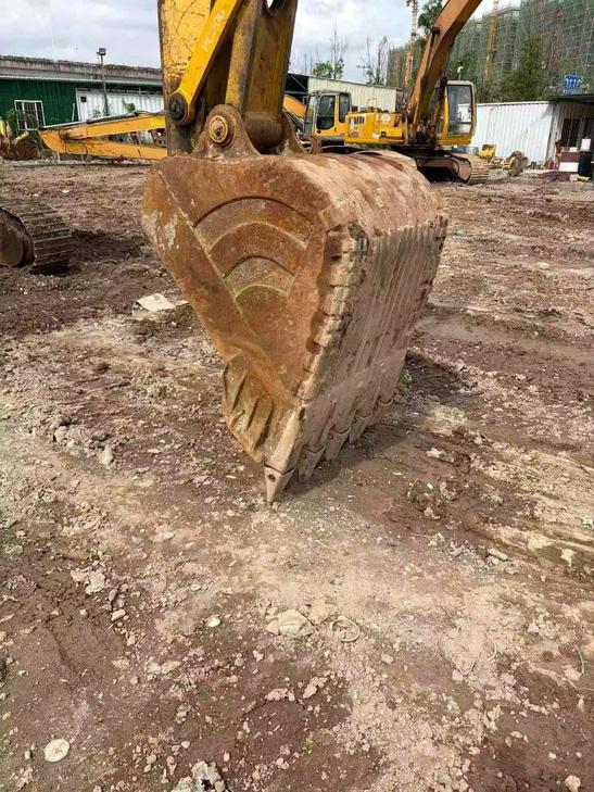 Buy Komatsu PC200 Used Excavator / 1
