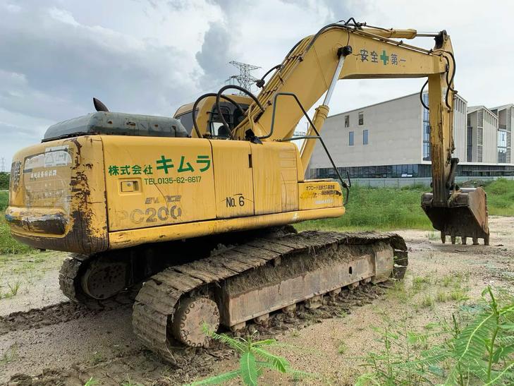 Buy Komatsu PC200-6 Used Excavator / 1