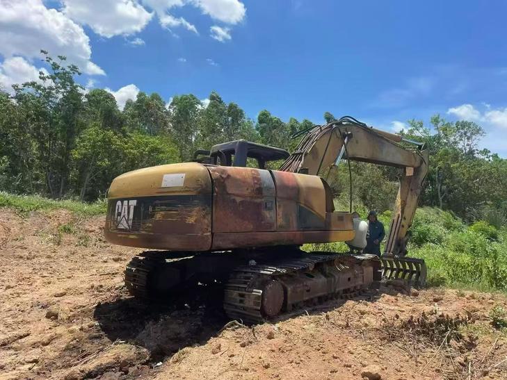 Buy Caterpillar 320C Used Excavator / 1