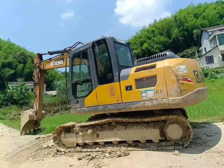 Buy XCMG XE135B Used Excavator / 1