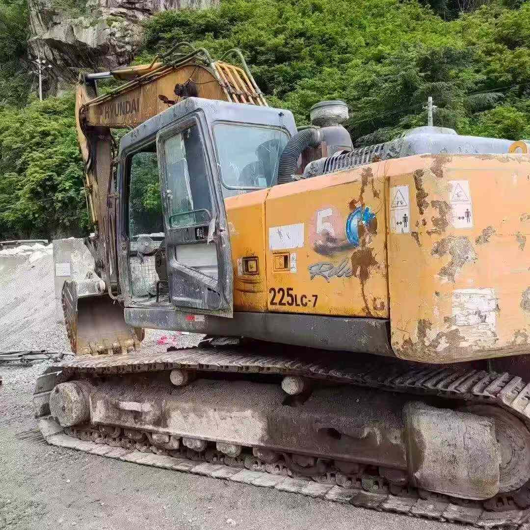 Buy Hyundai R225-7 Used Excavator / 3
