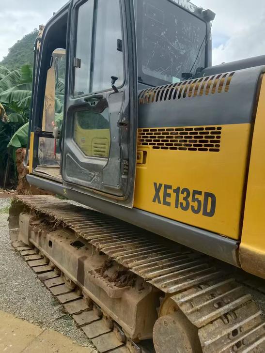 Buy XCMG XE135B Used Excavator / 1