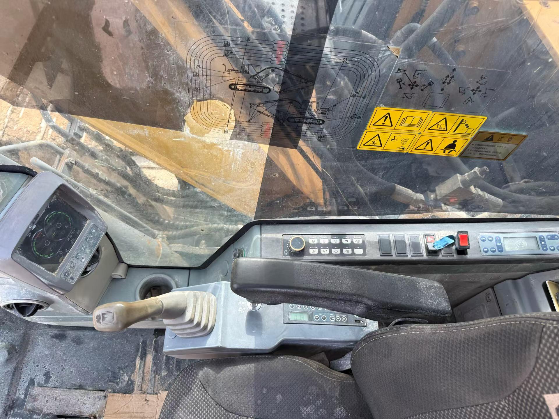 Buy XCMG XE135B Used Excavator / 6