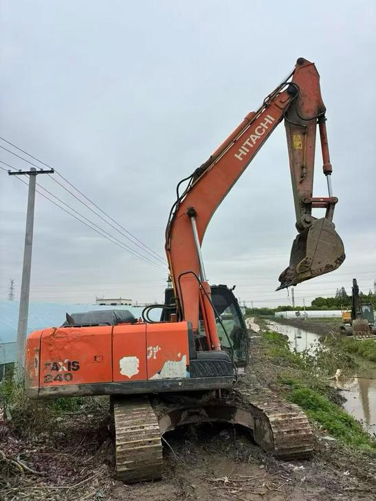 Buy Hitachi ZH200-5A Used Excavator / 1