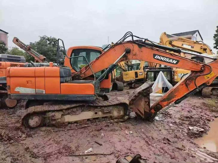 Buy Doosan S130W-3 Used Excavator / 1