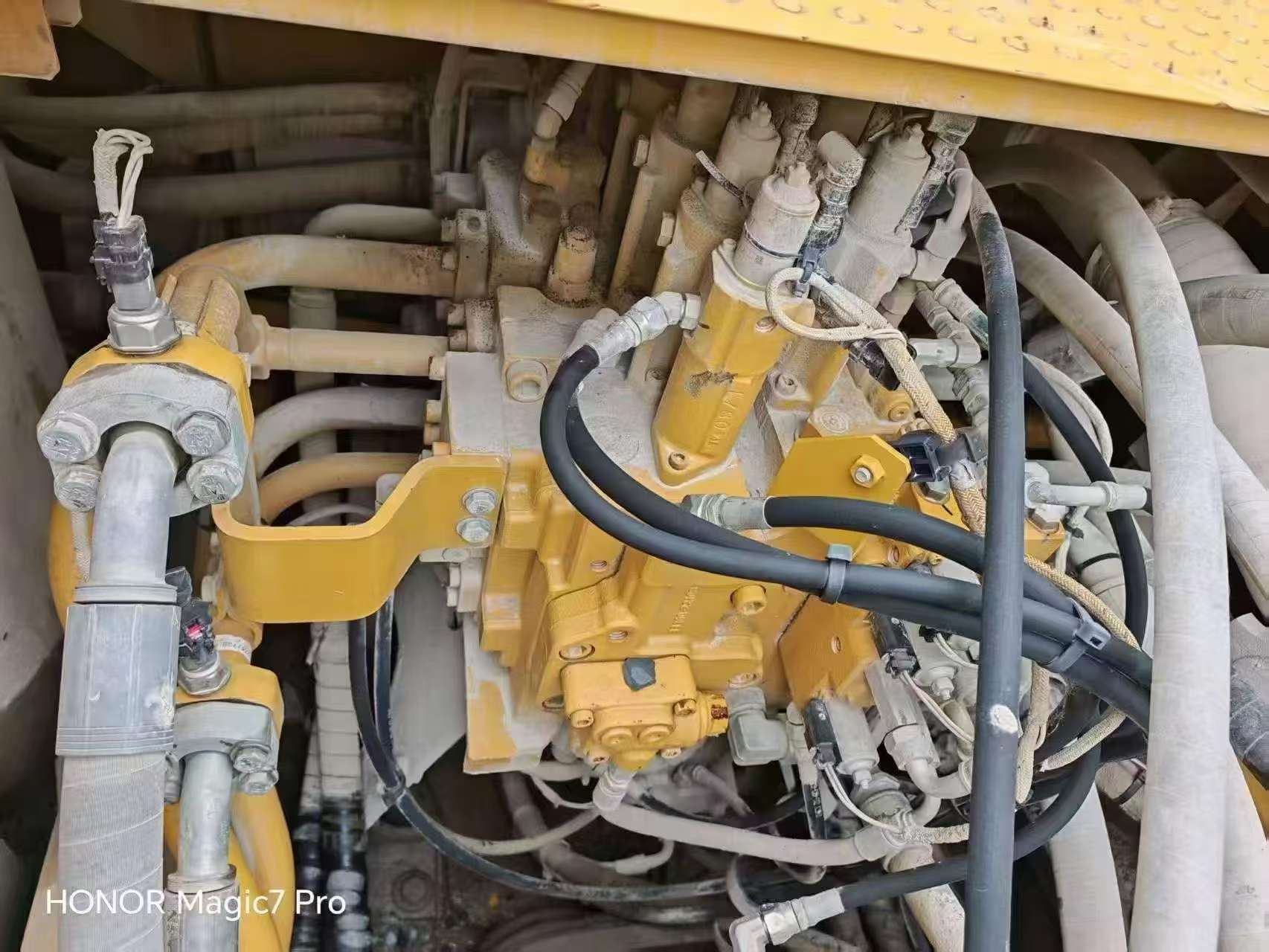 Buy Caterpillar 345B Used Excavator / 8