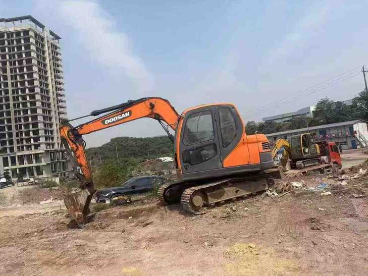 Buy Doosan DX75-9C Used Excavator / 1
