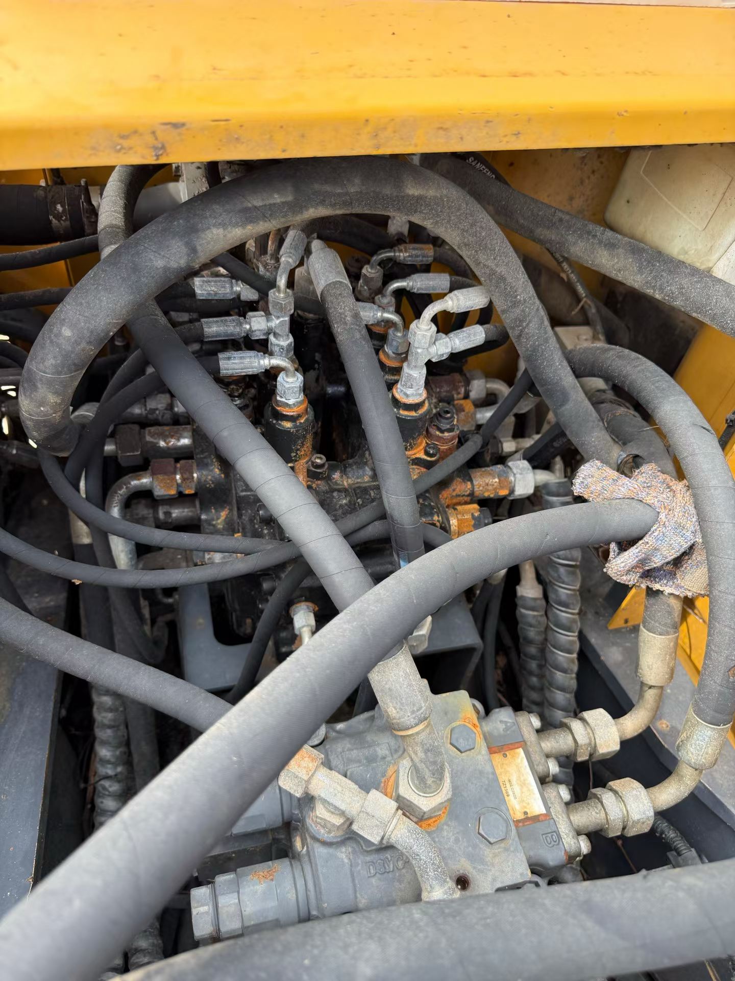 Buy XCMG XE135B Used Excavator / 8