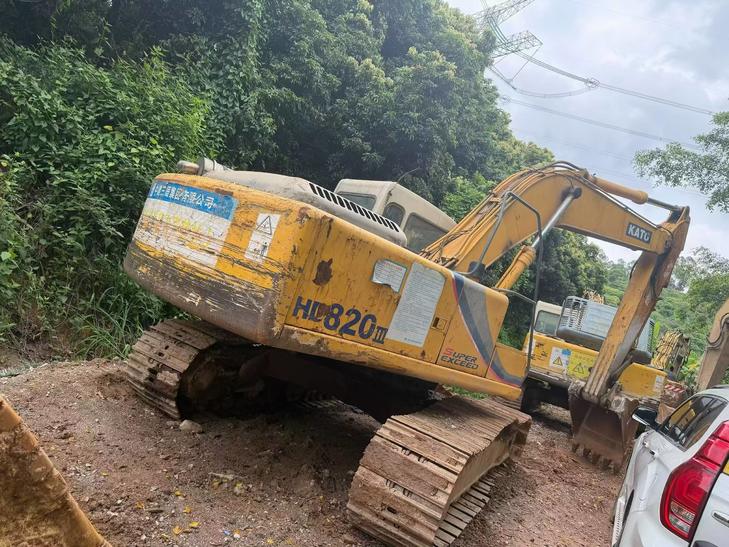 Buy Kato 820-3SP Used Excavator / 1