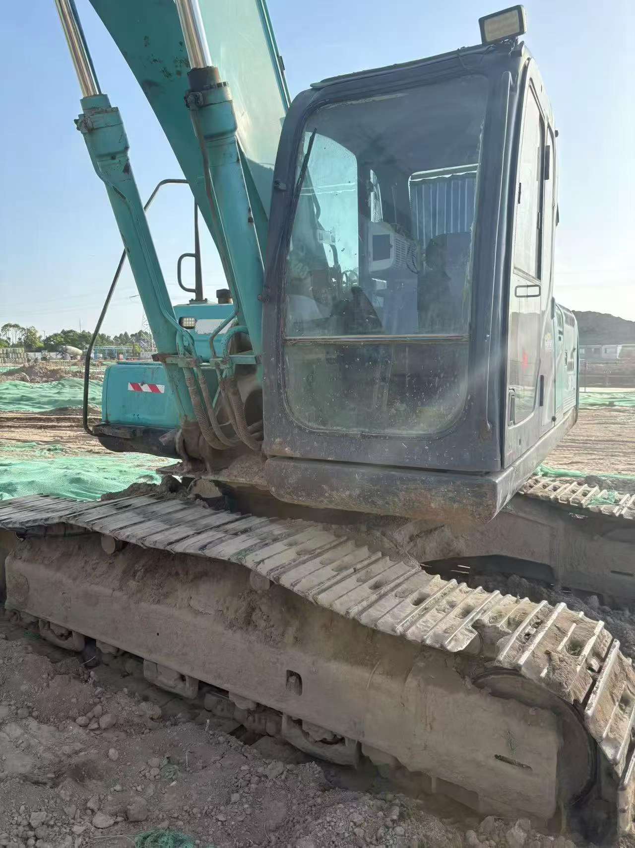 Buy Kobelco SK200 Used Excavator / 2