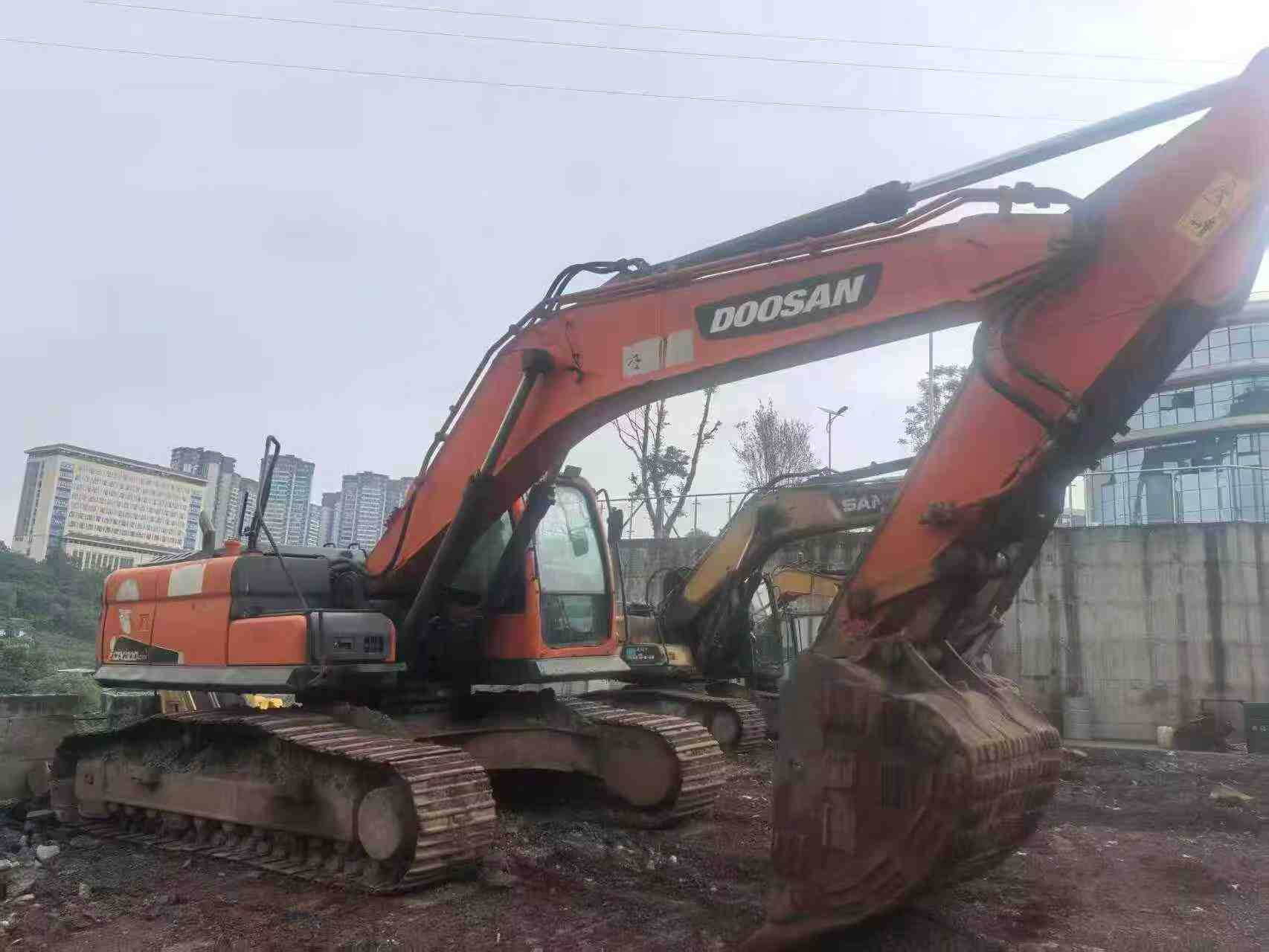Buy Doosan DX260LC-9C Used Excavator / 8