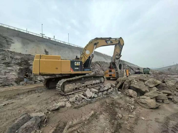 Buy Caterpillar 349E Used Excavator / 1