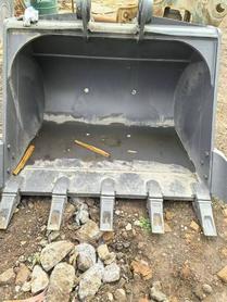 Buy Volvo L220E Used Excavator / 3 Buy Volvo L220E Used Excavator / 3
