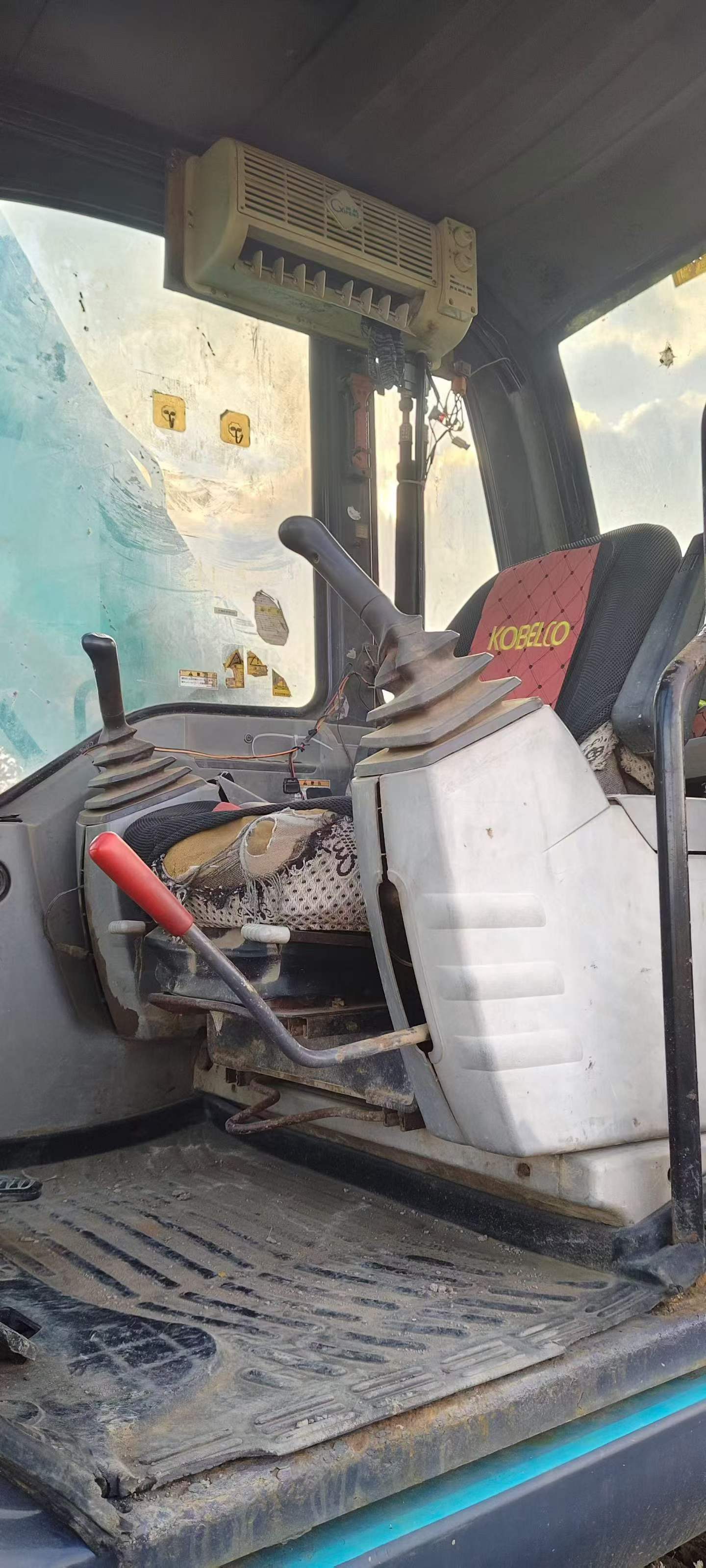 Buy Kobelco SK200-10 Used Excavator / 4