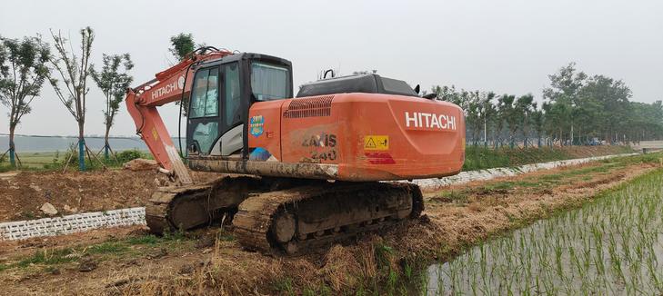 Buy Hitachi EX200 Used Excavator / 1