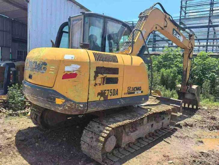 Buy XCMG XE75C Used Excavator / 1