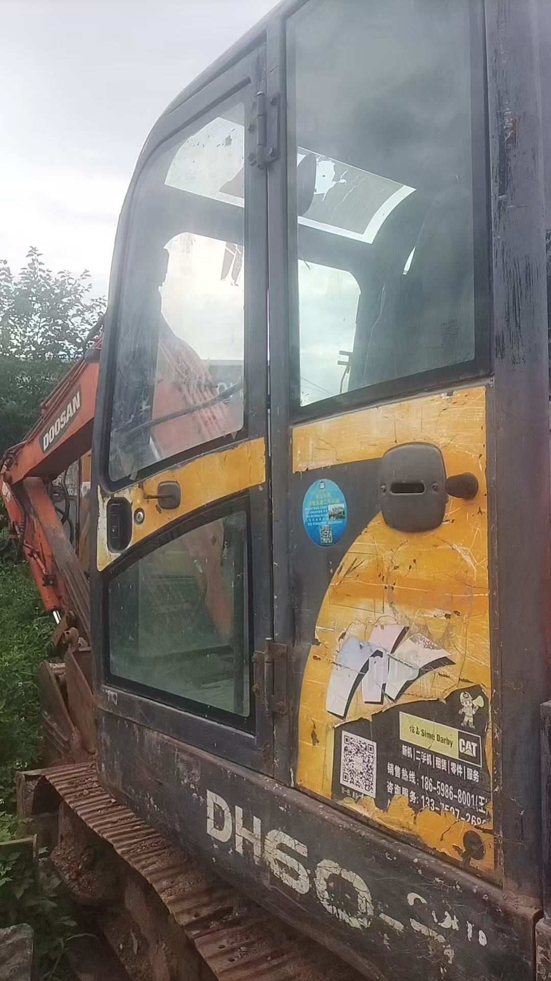 Buy Doosan DH60 Used Excavator / 3