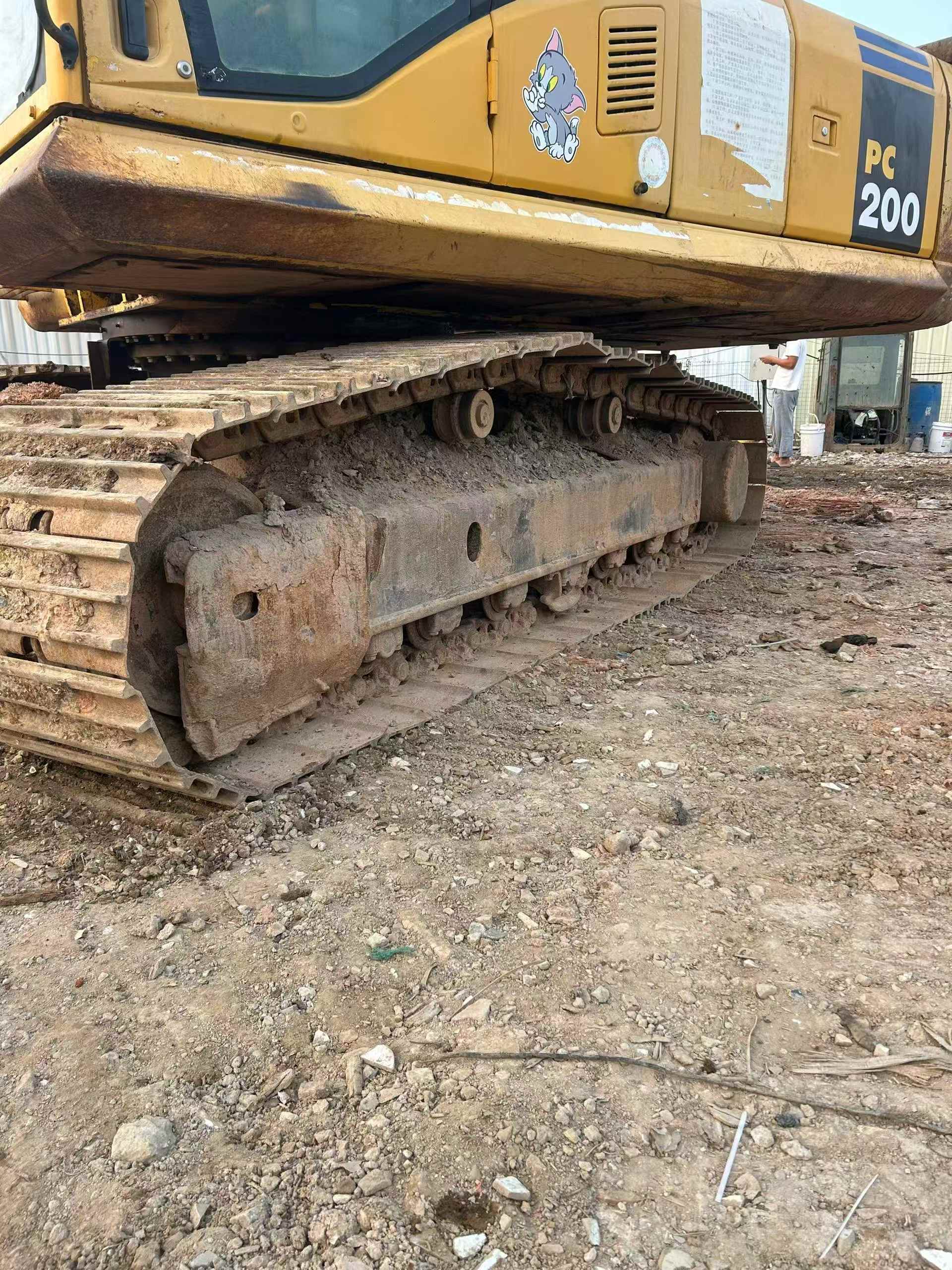 Buy Komatsu PC200-7 Used Excavator / 6