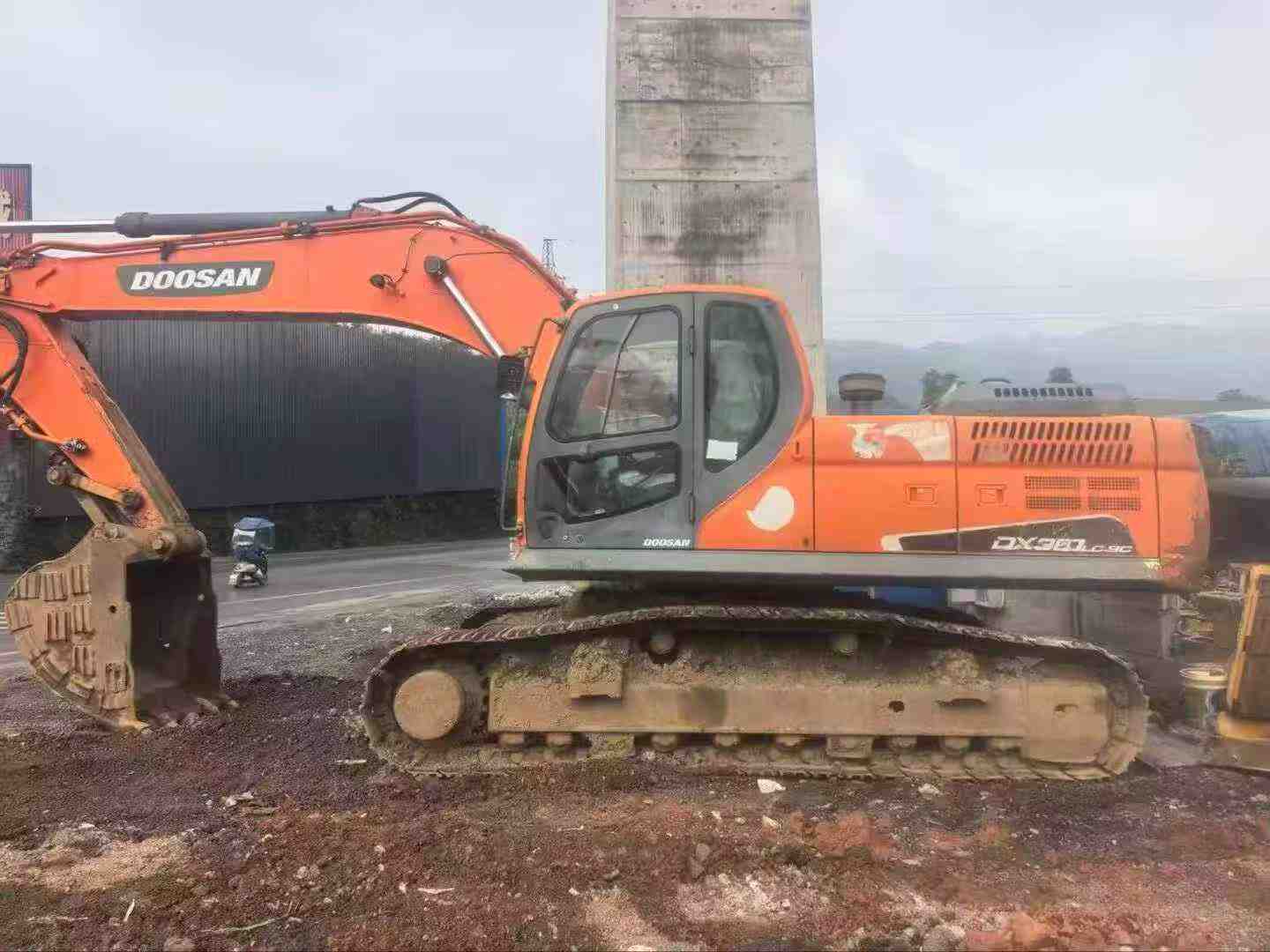 Buy Doosan DX260LC-9C Used Excavator / 4